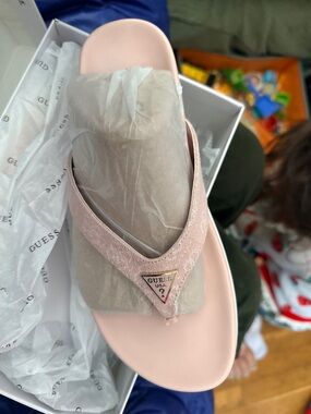 Guess Light Pink DAVELLE 7.5 Logo Thong Sandals NWT